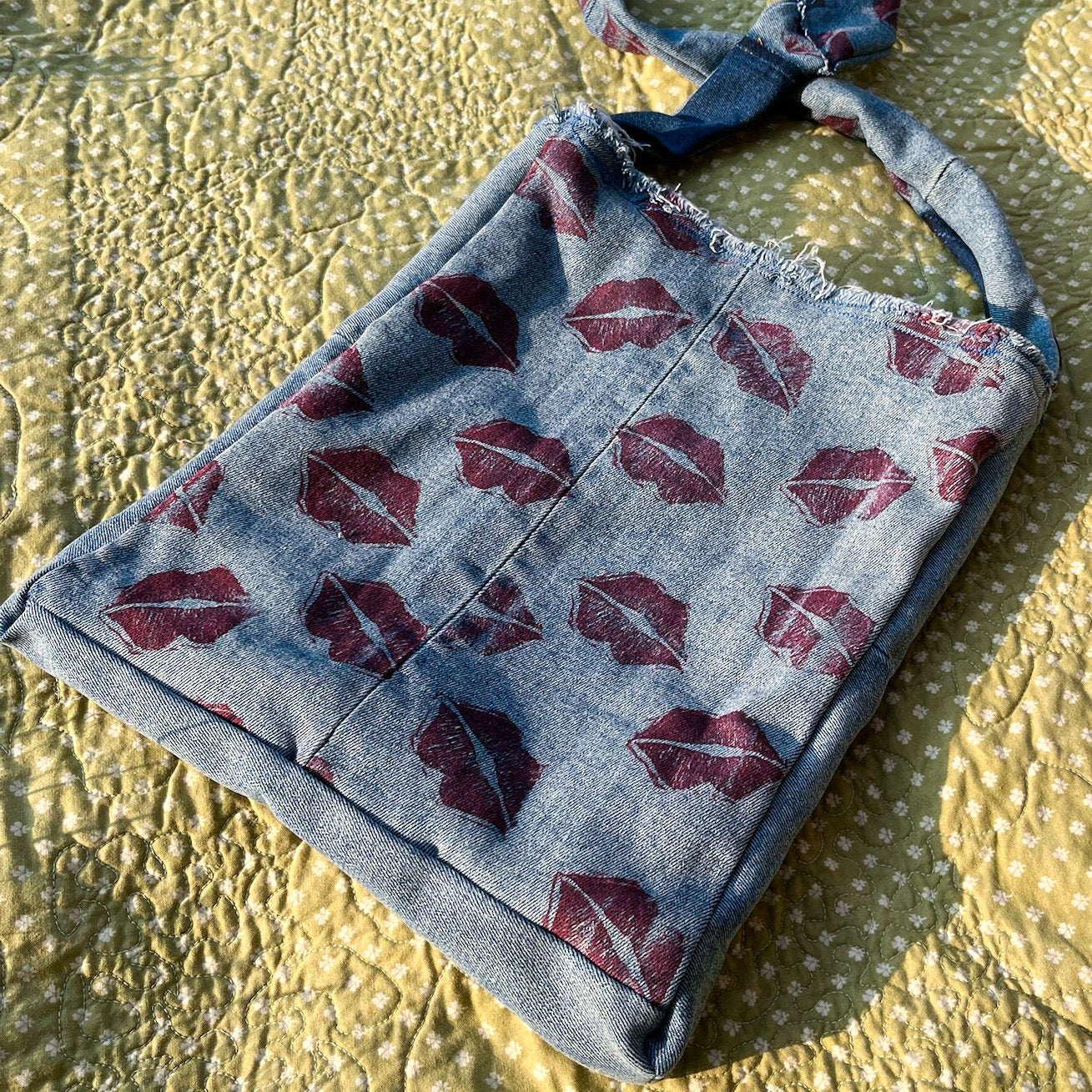 Lip Crossbody Bag