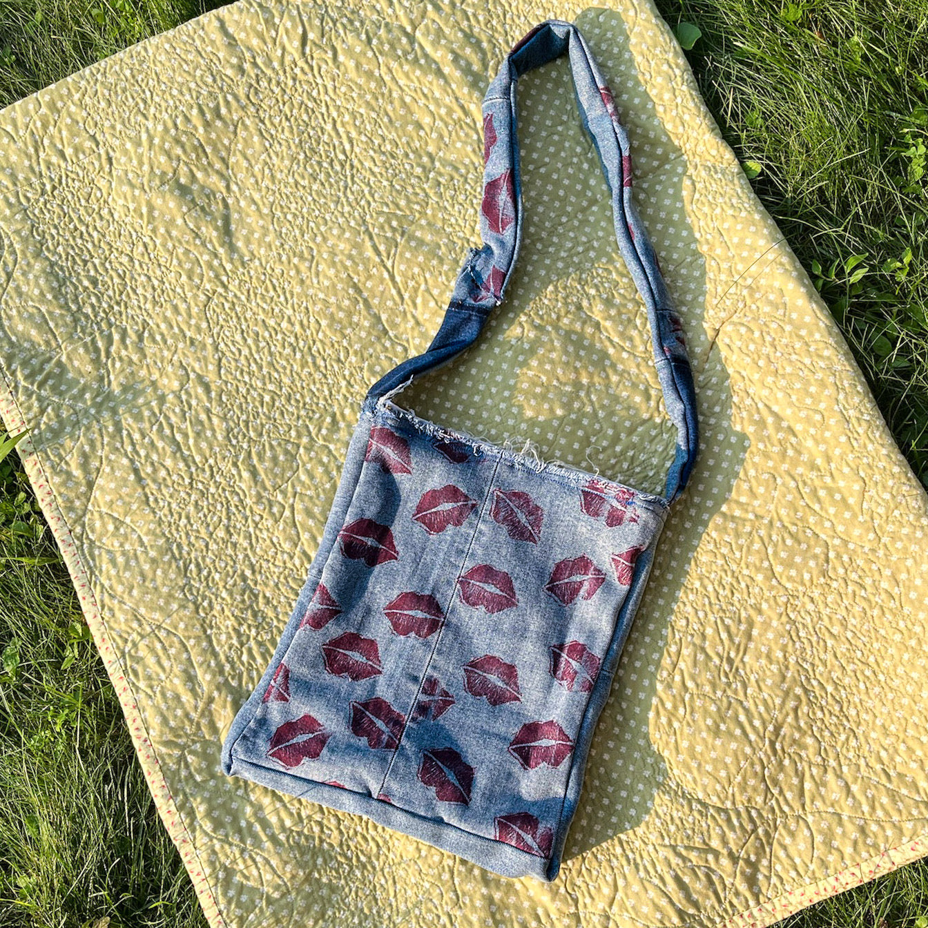 Lip Crossbody Bag